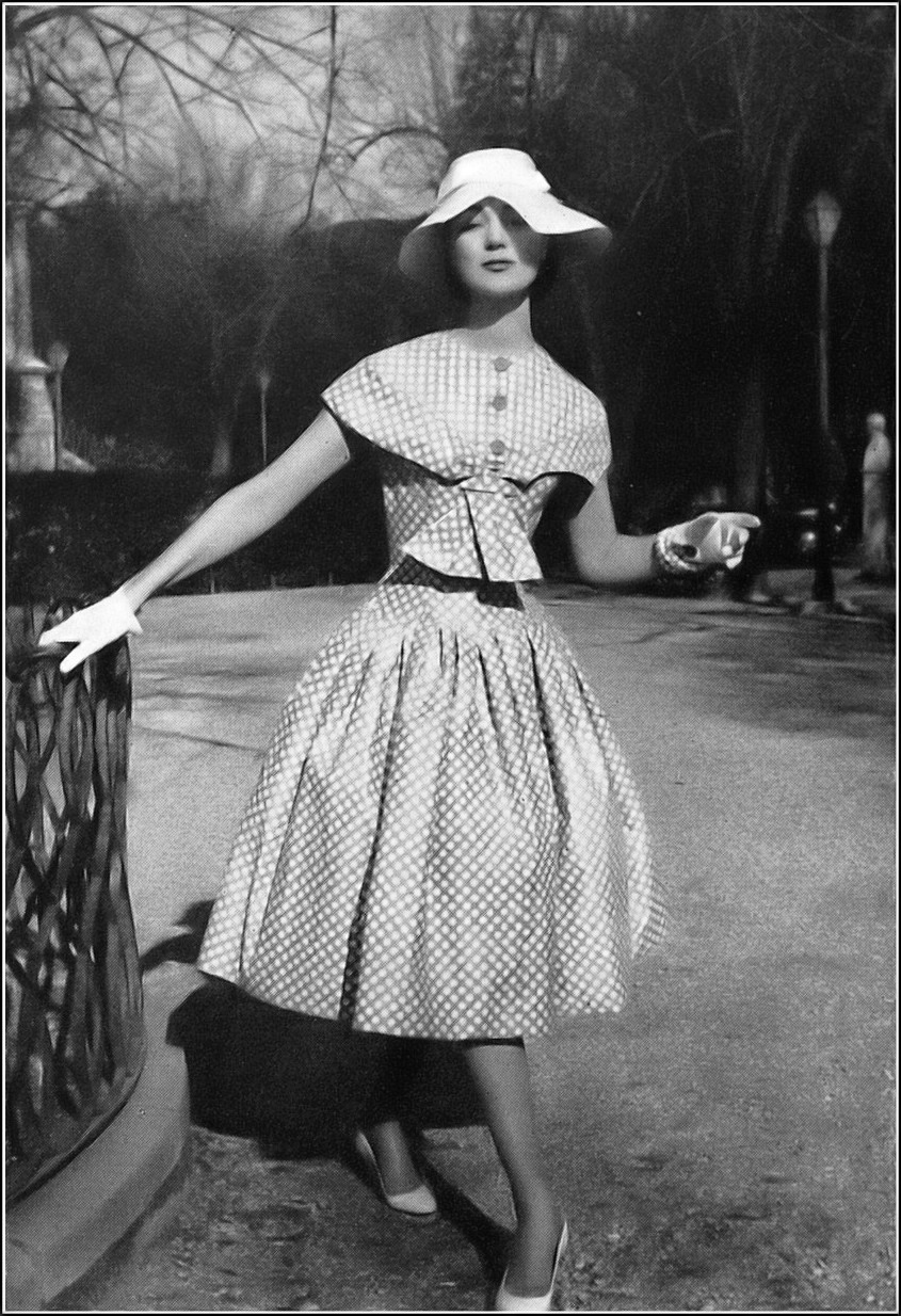 Suzy Parker in gorgeous Chanel gown, Vogue 1956  Vintage fashion 1950s,  Chanel gown, Vintage fashion