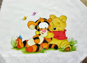 ursinho pooh e tigrão pintados em manta de bebe