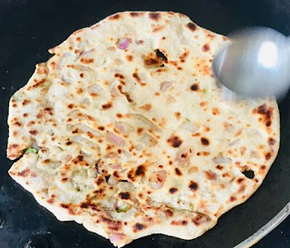 onion-stuffed-paratha-recipe-step-4(b-4,1)