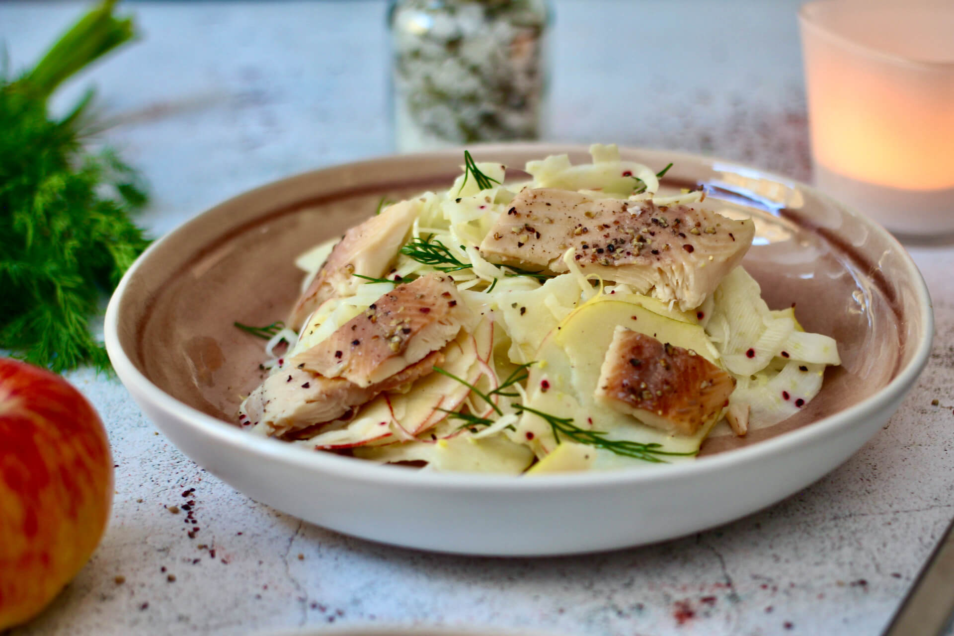 HOME OF HAPPY: APFEL-FENCHEL-SALAT MIT RÄUCHERFORELLE