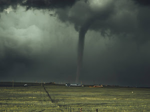 Tipos de tornado: cyclone, hurricane, typhoon, twister