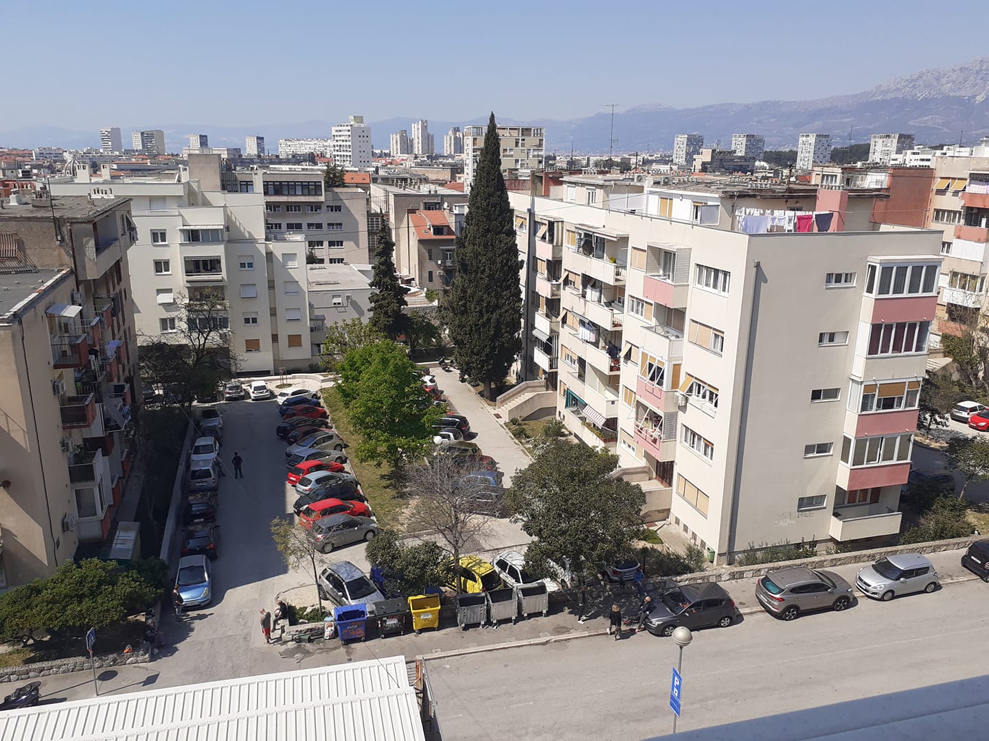 autor XVII, misto radnje Split sve puno alkosa