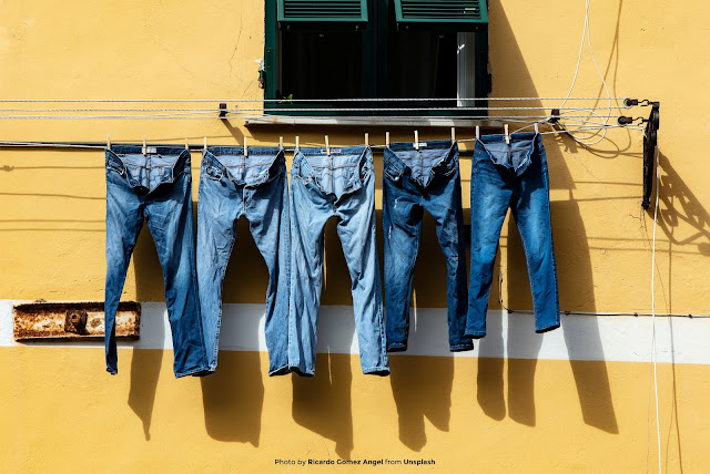 Beberapa Hal yang Perlu Kalian Perhatikan Saat Mencuci Celana Jeans Agar Awet dan Tidak Cepat Pudar