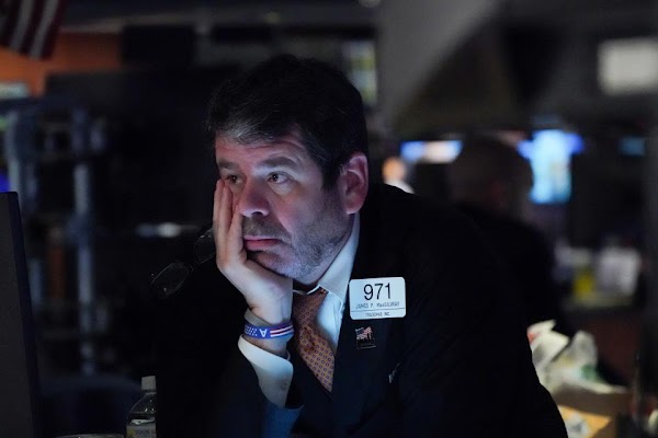 Derrumbe en Wall Street y las bolsas europeas, el petróleo también sufre una fuerte caída Derrumbe en Wall Street y las bolsas europeas, el petróleo también sufre una fuerte caída