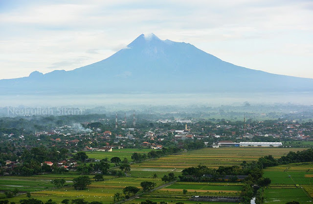 Gunung Merapi dari Spot Riyadi