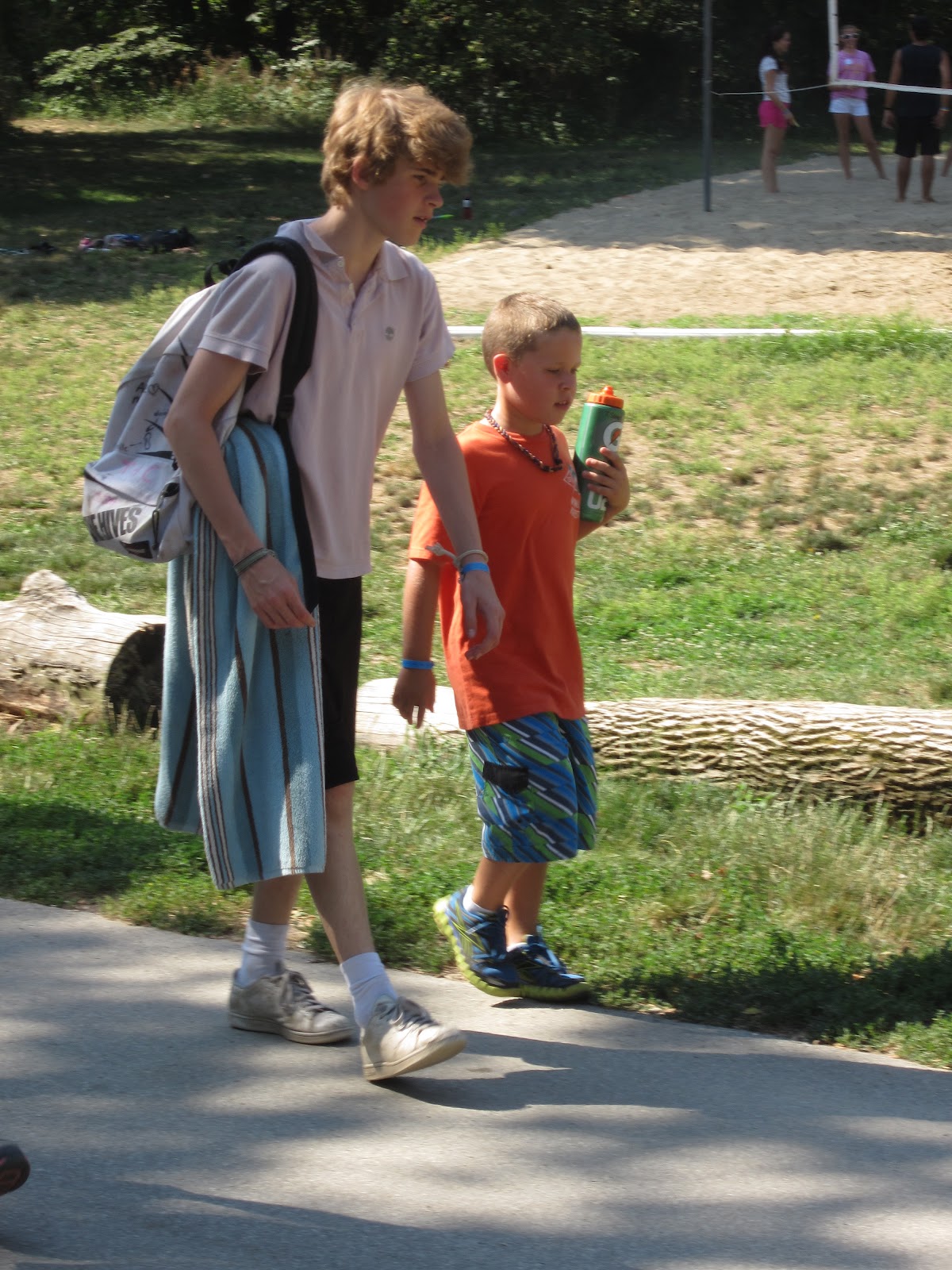 Overlap "We can only use half of our pies... That's feet in Spanish