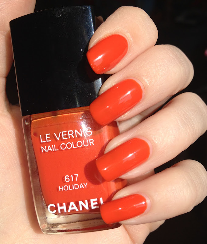 Chanel Holiday Le Vernis Nail Colour Review & Swatches