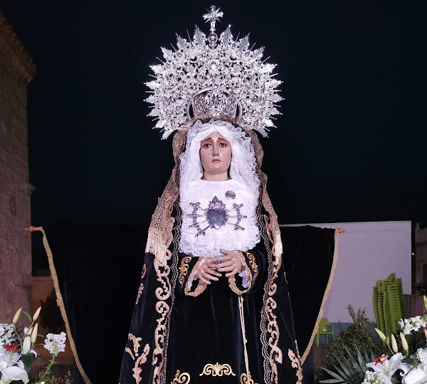 La Virgen vuelve a abrir sus brazos para bendecir a Turre en el Viernes de Dolores La Virgen vuelve a abrir sus brazos para bendecir a Turre en el Viernes de Dolores
