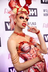 Yvie Oddly Wiki Biography 2019: Age, Birthday, Dad, Dragula, Height, Boyfriend