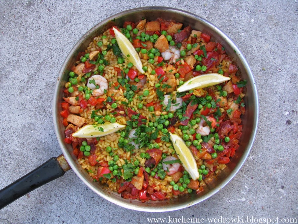 Kuchenne wędrówki Shinju Paella mixta z kurczakiem, chorizo i krewetkami