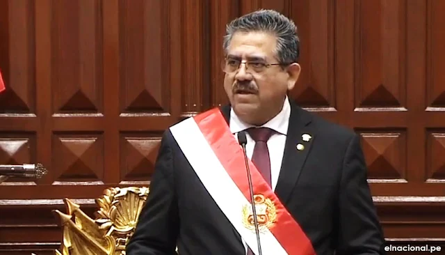 Manuel Merino asume la presidencia del Perú