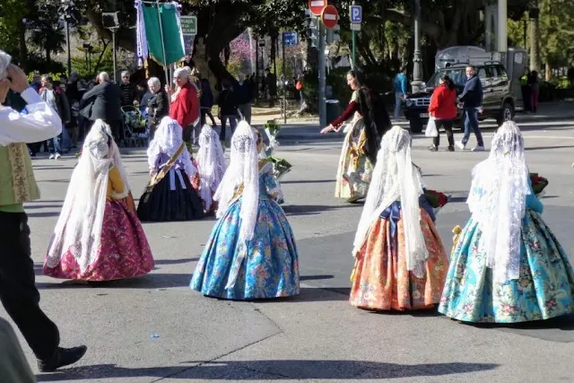 Things to do in Valencia Spain in March during Las Fallas - watch the Ofrenda de las Flores parade