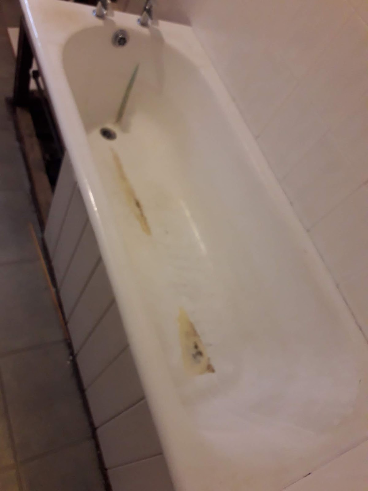EASY CHEAP HOW TO REENAMEL A BATH GUIDE UK BLOG POST BUDGET DIY Hut