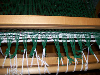 Weaving Basics, Step 3: Weaving | Beth's Bobbins