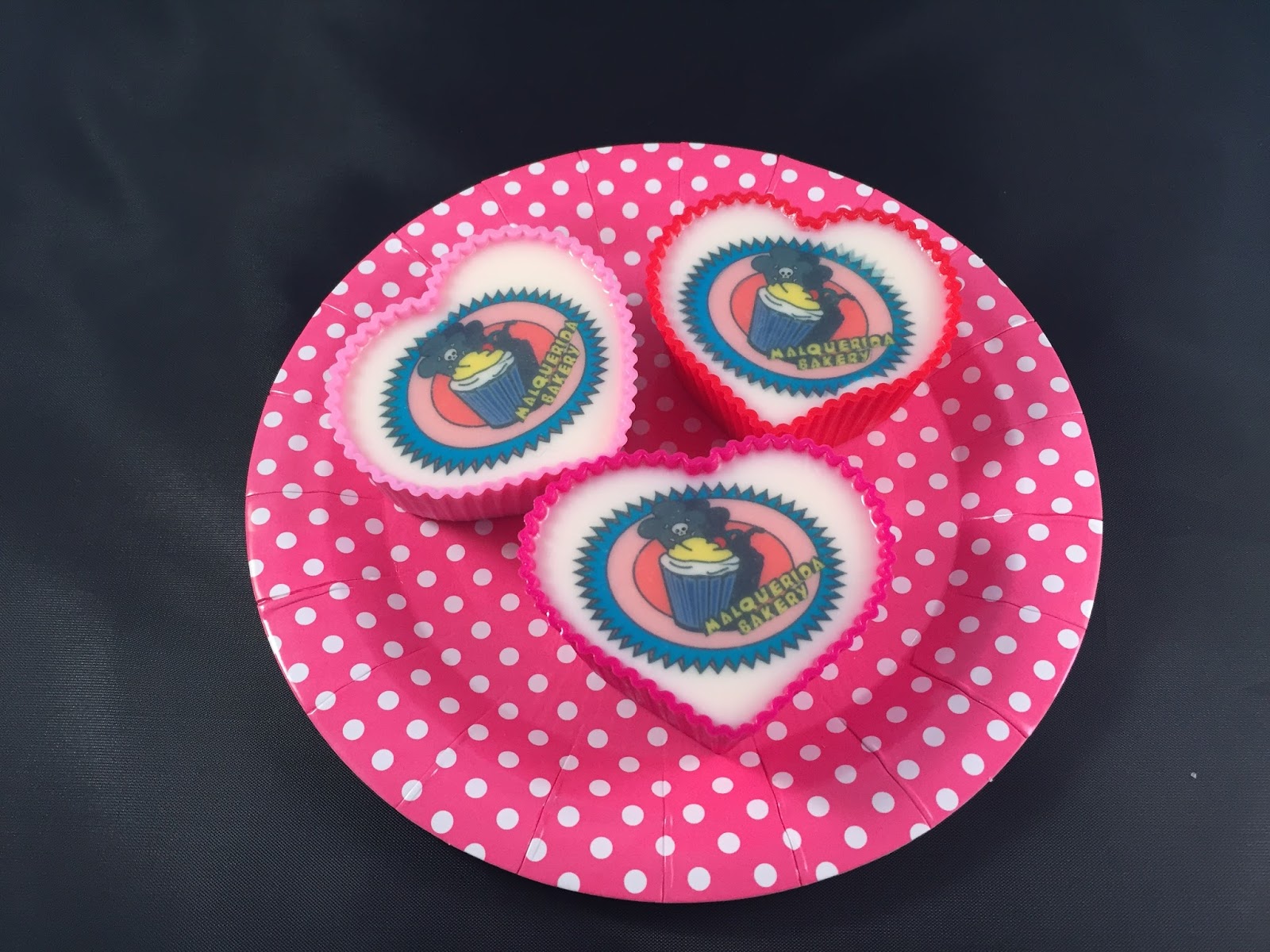 Gelatina de leche condensada decorada con transfer.