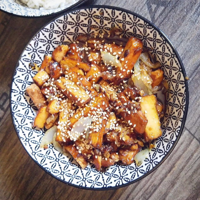 Tofu au caramel Mûre et noisettes