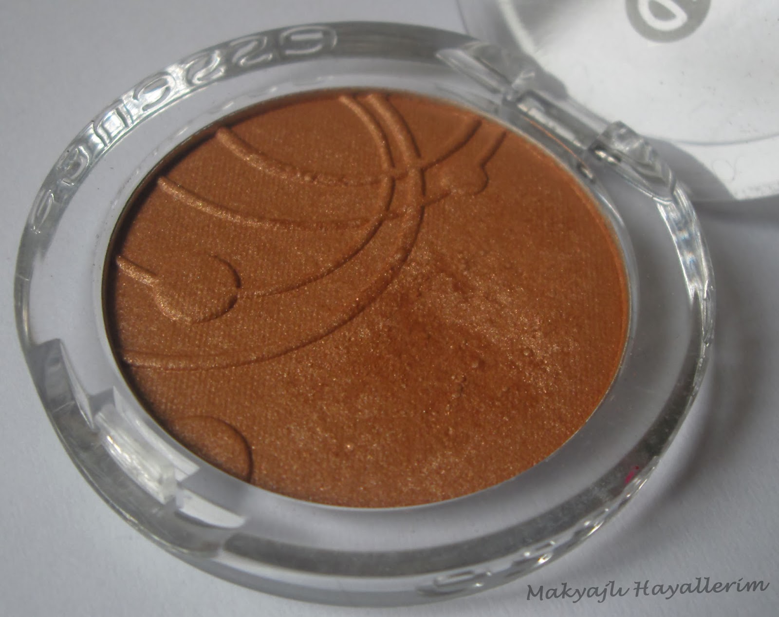 Makyajlı Hayallerim Essence eyeshadow 59 copper island Essence tekli
