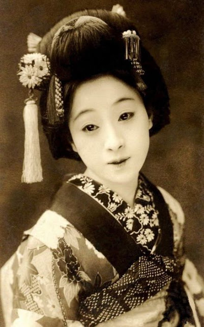 Vintage Geisha Photos ~ Vintage Everyday