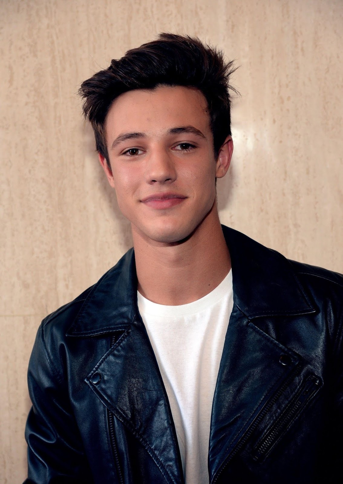 grestianwar: Cameron Dallas Profile