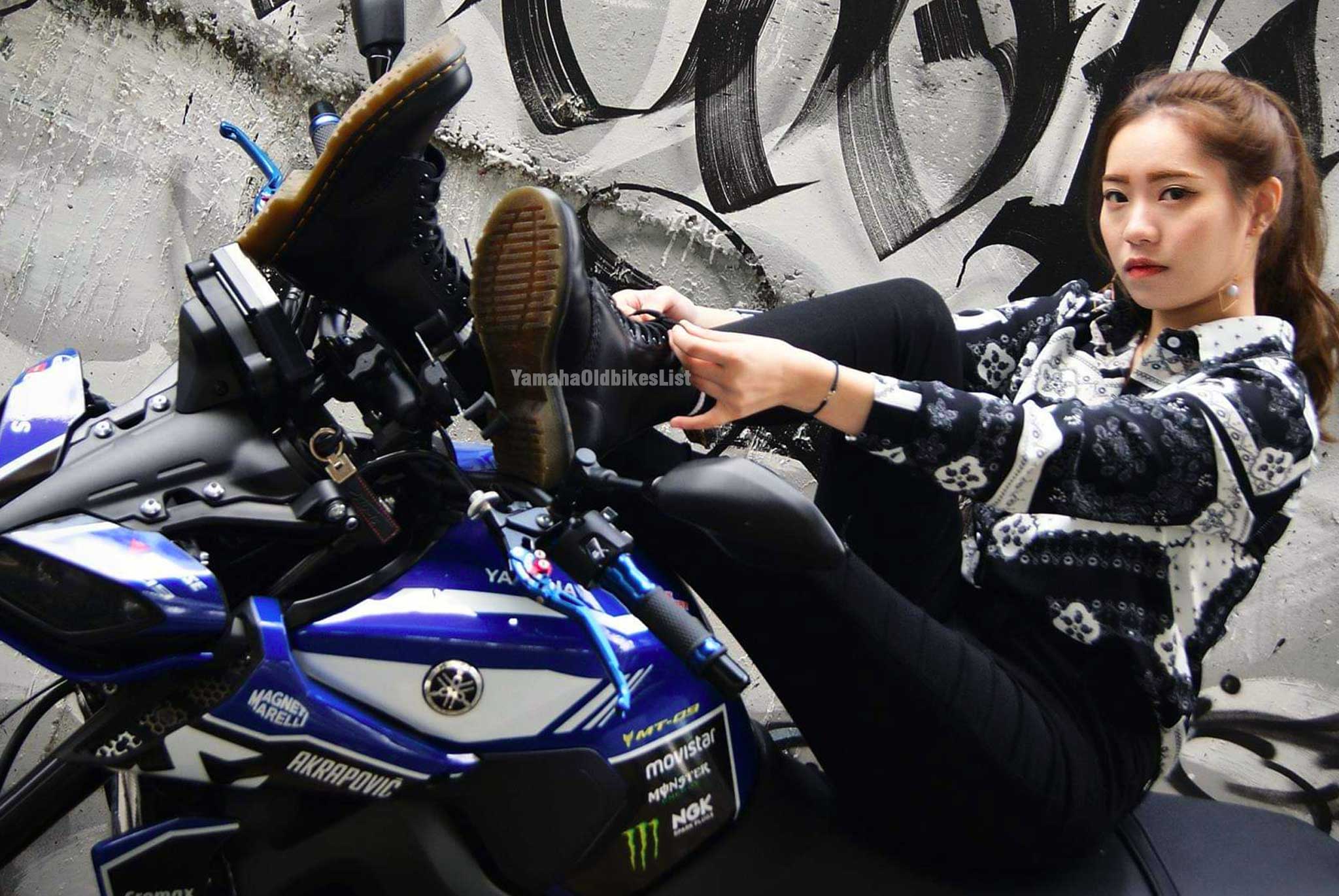 Cute Asian Girls And Yamaha MT09 With Custom Decals 1