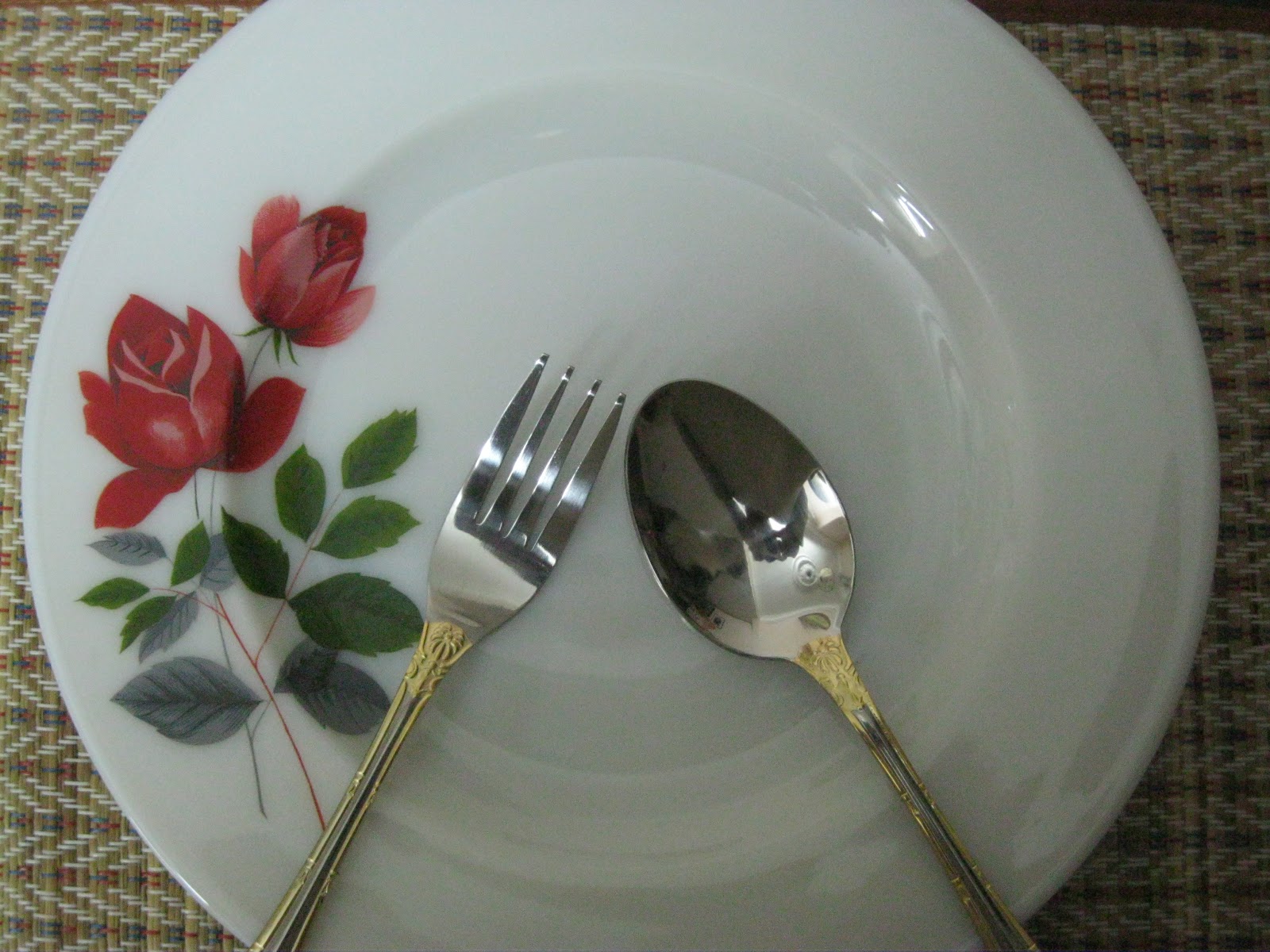 HIRA HITSUMI: Etika Makan Di Peranggu Meja
