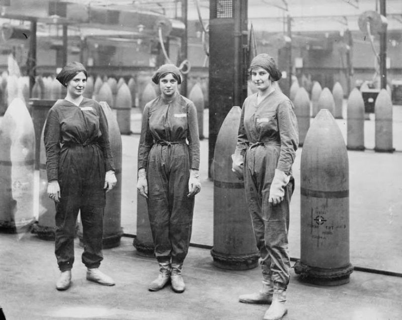 30 Incredible Photos of the Canary Girls, Female Munition Workers in ...