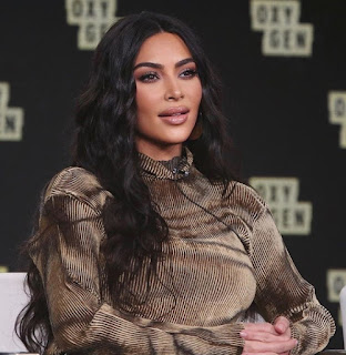 Kim Kardashian filming KUWTK 24 hours after Kanye tweets stating him trying to divorce her Kim Kardashian filming KUWTK 24 hours after Kanye tweets stating him trying to divorce her