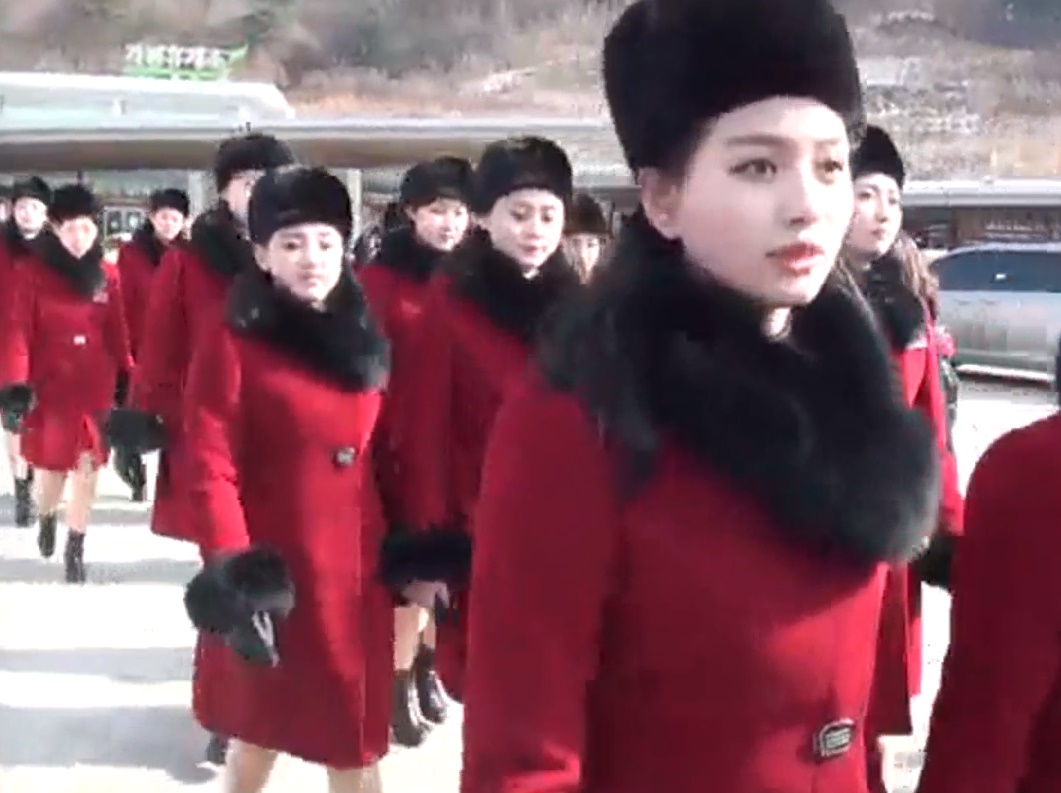 All About Girls K Pop 平昌五輪 美女応援 団が陸路から韓国入り 三池淵 サムジヨン 管弦楽団は8日の公演に向け船からリハーサル会場へ