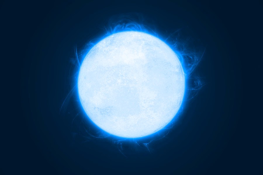 Голубой сверхгигант. R136a1 звезда. Звезда r136a1 синий гипергигант. Звезда r136a1 и солнце. Голубой гипергигант звезда r136a1.