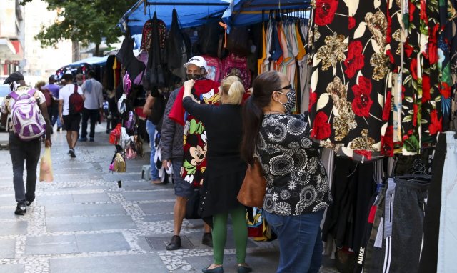 Consumidor está cauteloso na hora de gastar, diz pesquisa