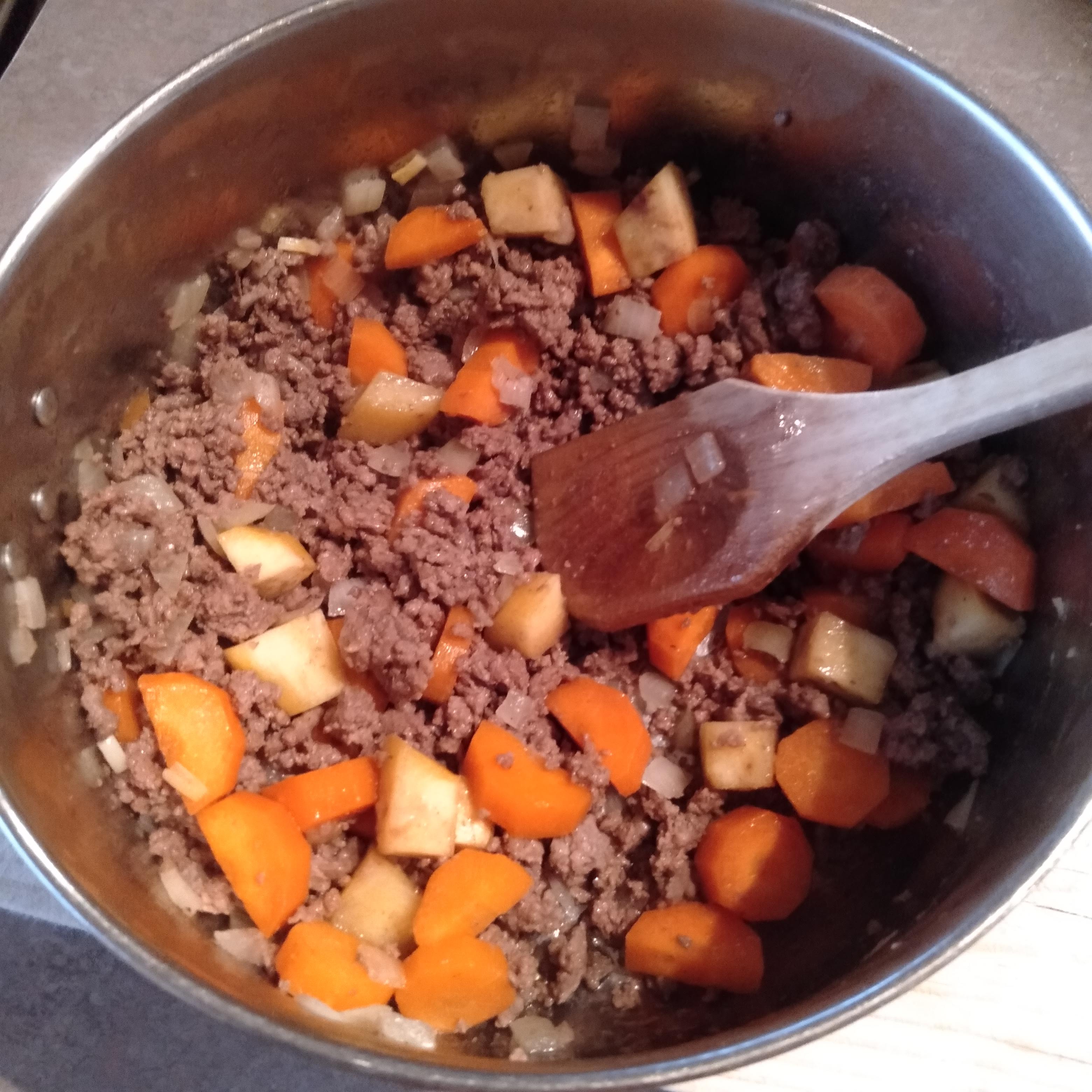 Mince, Mashed Potatoes and Veges 30 Minute Meals