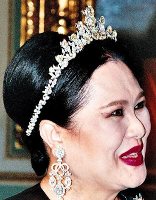 diamond necklace tiara queen sirikit thailand