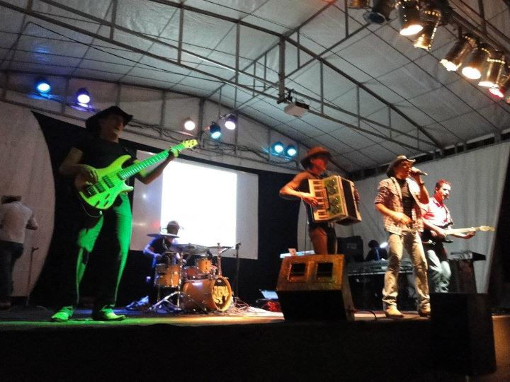 Sábado conta com Banda Arena, Banda Chapéu Brasil e muitas