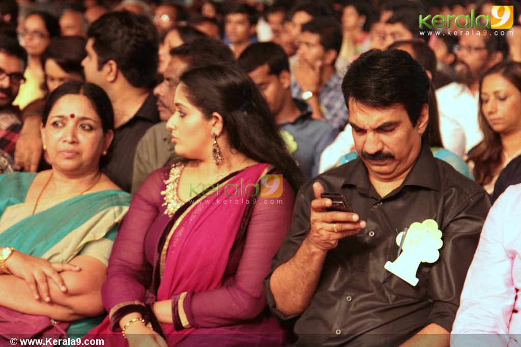 . kavya madhavan at surya tv film awards 2012 pictures