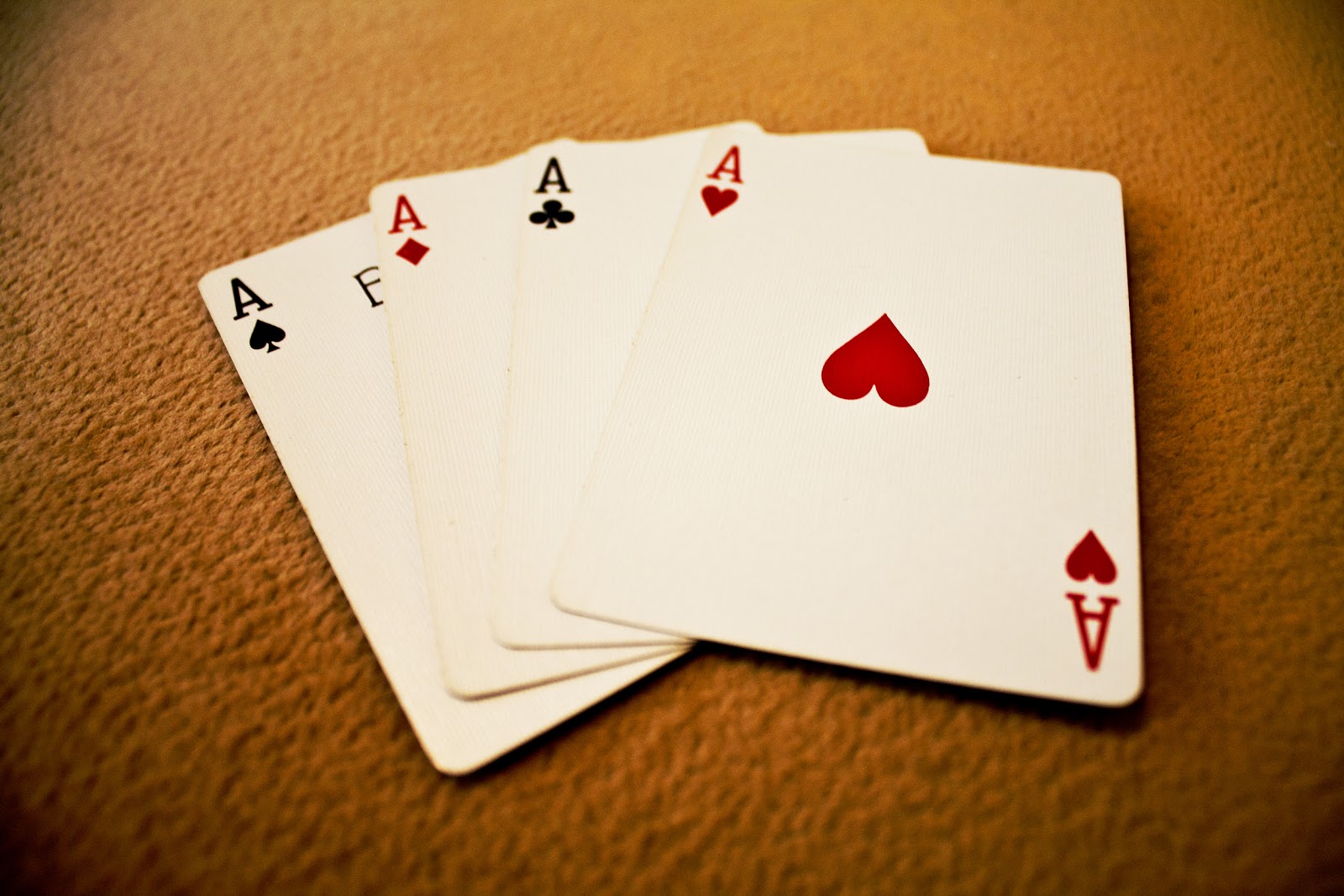 Играем в карты на жену. Туз. Игральные карты. Игра в карты грех. Карты Покер Пиковая дама.