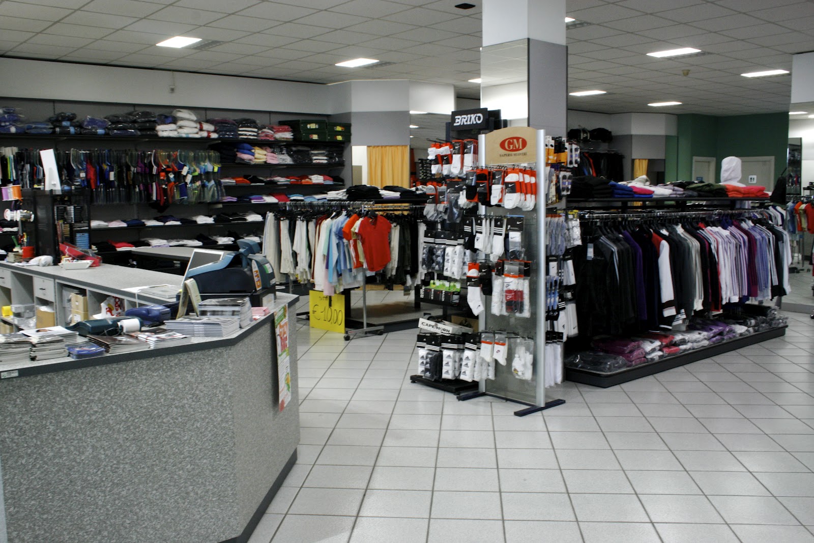 Articoli Sportivi Maxi Sport Abbigliamento Max Sport Abbigliamento