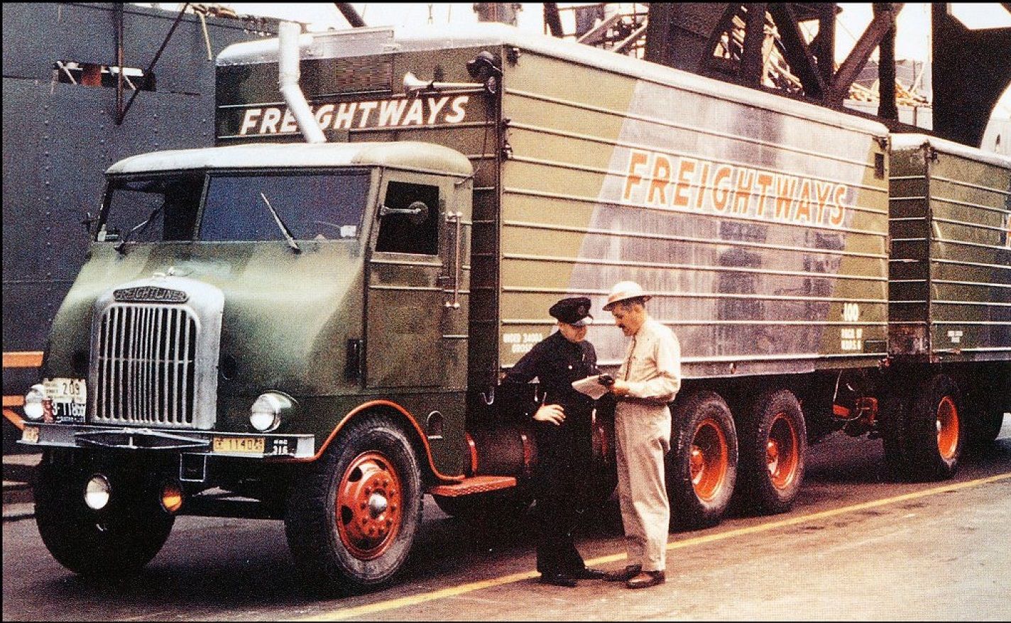 Early 1940s Freightliner piggyback rig ~