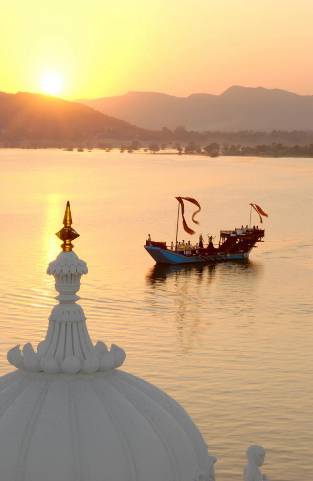 Passion For Luxury : Taj Lake Palace in Udaipur, India