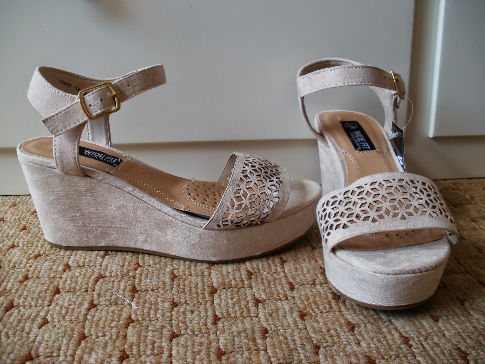Porcelain Eleanor Shoes on a Shoestring 6 Primark Laser Cut Low Wedge