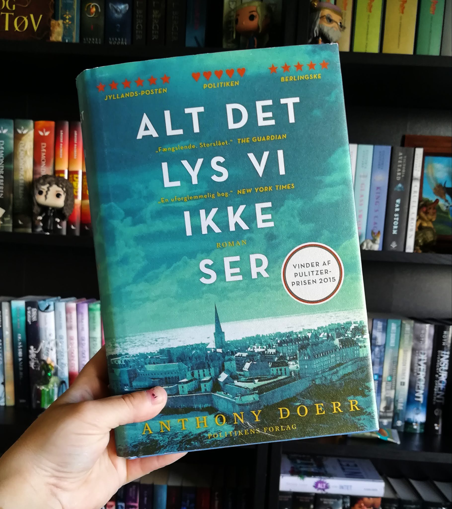 Rina's bogblog: 'Alt lys vi ikke ser' Anthony Doerr Anmeldelse