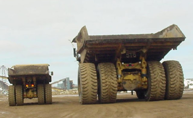 3 truk terbesar di dunia-belakang