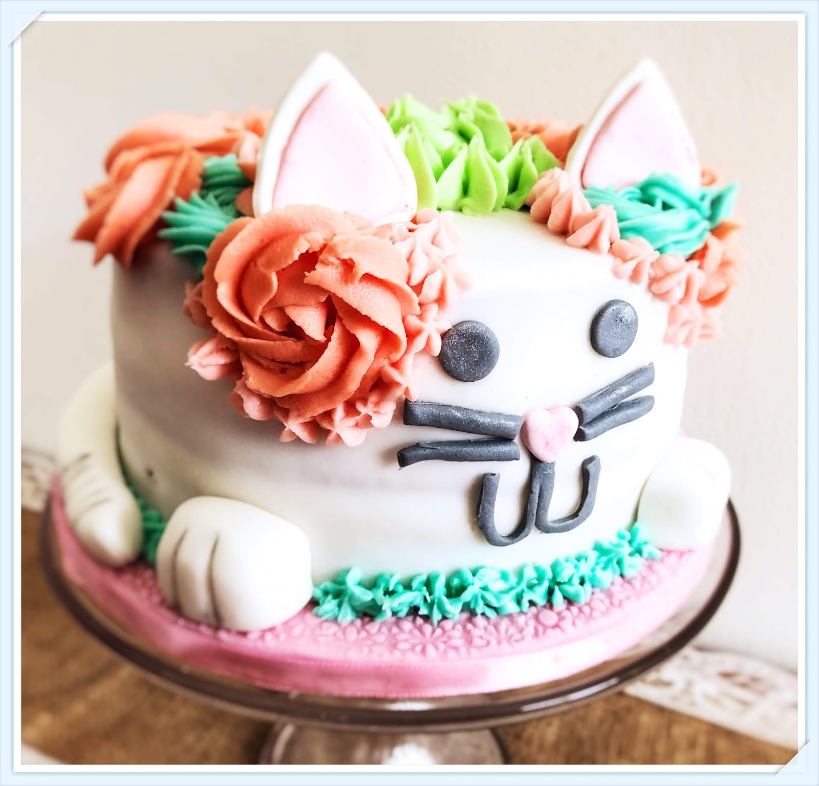 Blueberry and White Chocolate Kitty Cake