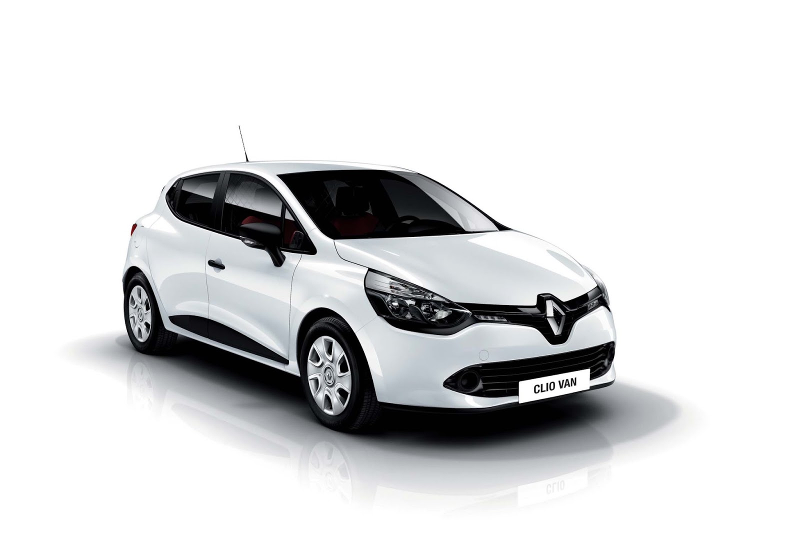 clio van white front Τα επαγγελματικά Renault δίπλα στις ανάγκες της αγοράς