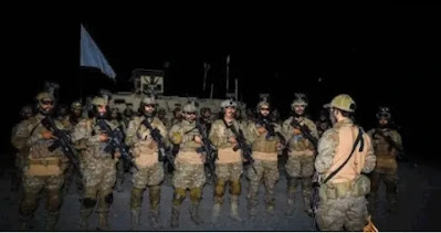 अमेरिकी सैनिकों की वर्दी में तालिबान लड़ाकों ने विजय परेड की