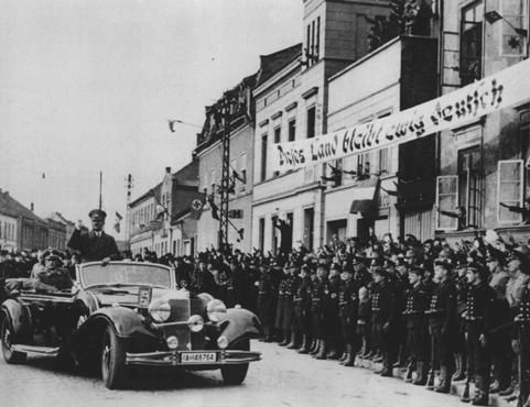 Adolf Hitler cars worldwartwo.filminspector.com