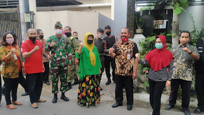 Walikota Surakarta dan Dandim Solo Laksanakan Penjemputan dan Pemulangan Masyarkat yang Selesai Karantina