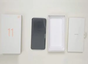 محتويات علبة هاتف Xiaomi Mi 11