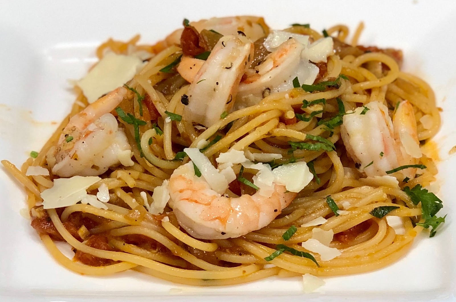 GREAT EATS HAWAII PASTA WITH TOMATOES, ONION AND SHRIMP