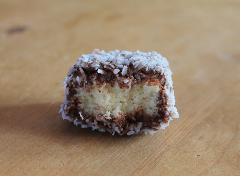 Svenja&amp;#39;s Koch- und Backblog: Cupavci - Kroatische / Bosnische Kokoswürfel