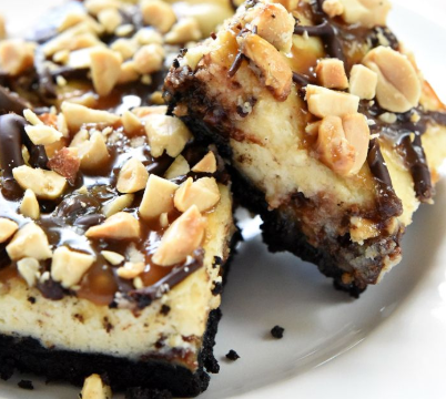 SNICKERS CHEESECAKE BARS
